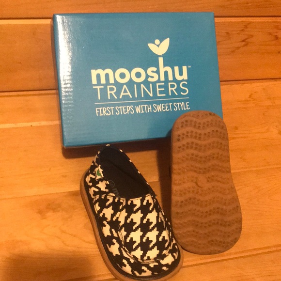 Mooshu Trainer Shoes - Picture 3 of 5